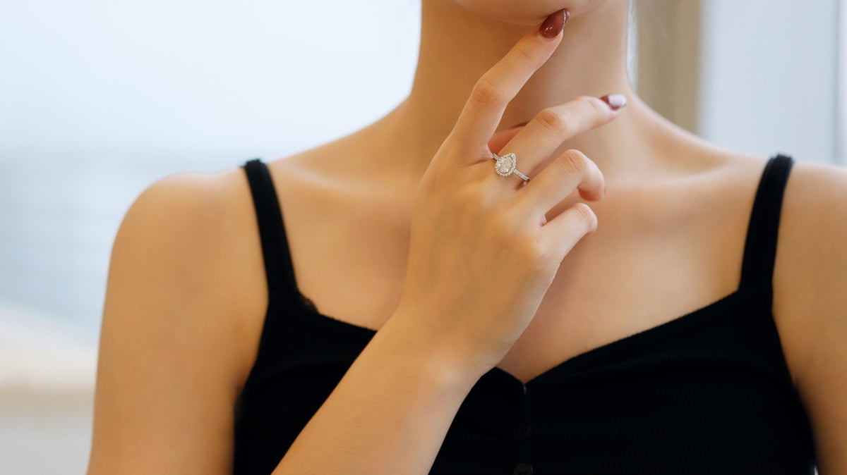 Drop Solitaire Ring
